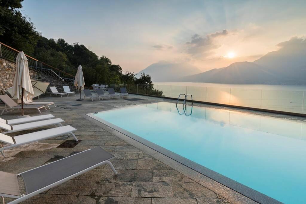 Magic Lake View With Beautiful Pool Area Беллано Экстерьер фото